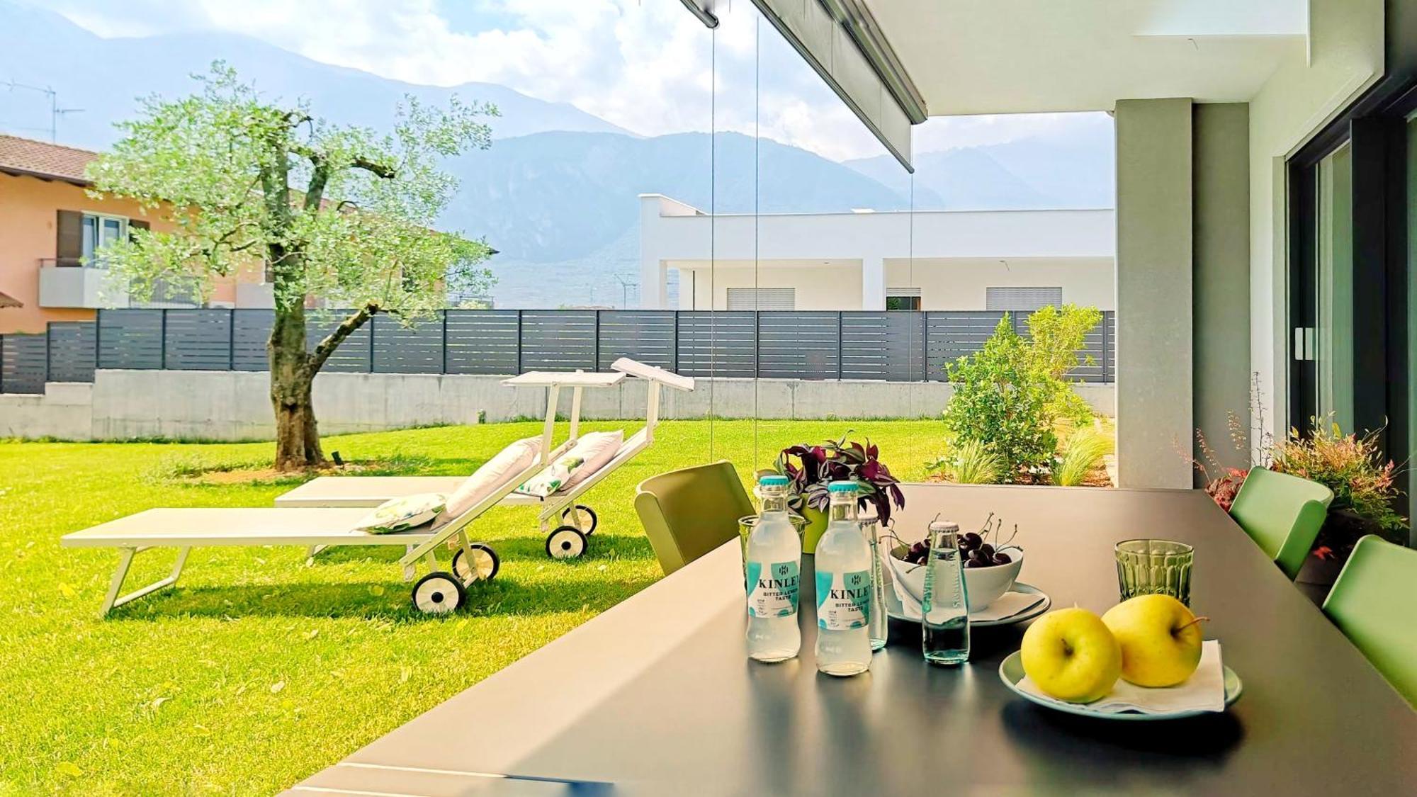 Elvy Garda Living Garden Apartment Riva del Garda Bagian luar foto