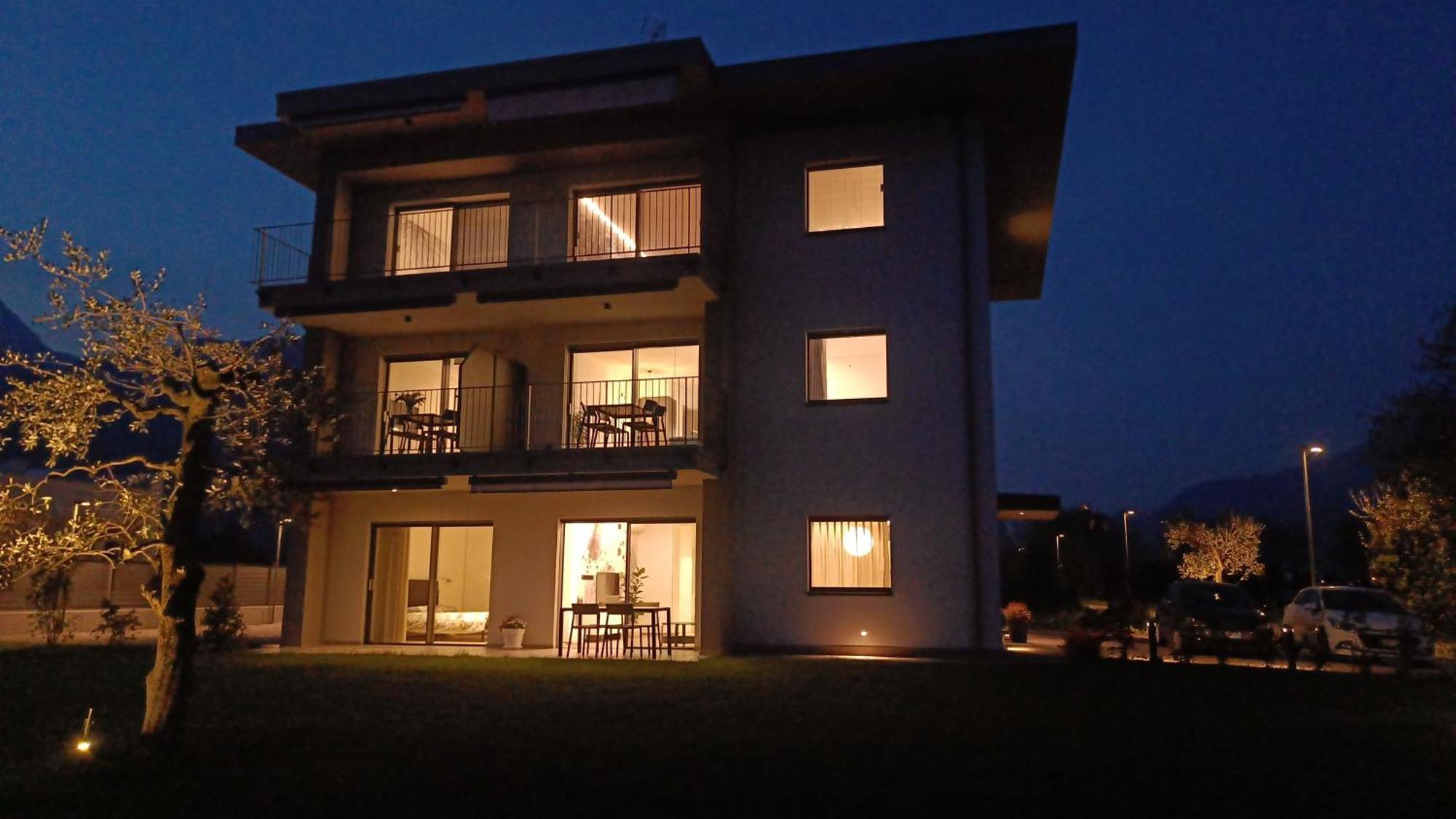 Elvy Garda Living Garden Apartment Riva del Garda Bagian luar foto